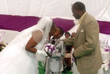 Niño de 8 años se casó con mujer de 61
