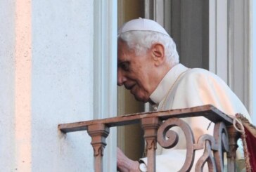 Raztinger (ex-papa) dedica su primer día de ‘jubilación’ a rezar, pasear y leer