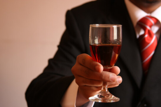 Dos copas de vino al día reducen a la mitad el riesgo de mortalidad