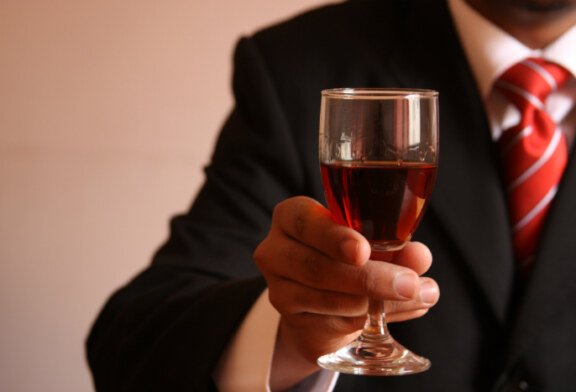 Dos copas de vino al día reducen a la mitad el riesgo de mortalidad
