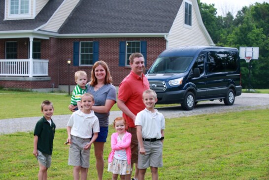 Las grandes familias están empezando a adoptar el Ford Transit en vez de los minivan