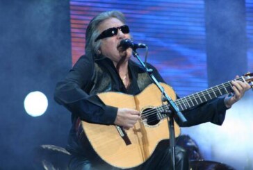 Hispanic Roundtable welcomes singer, José Feliciano to Convención Hispana